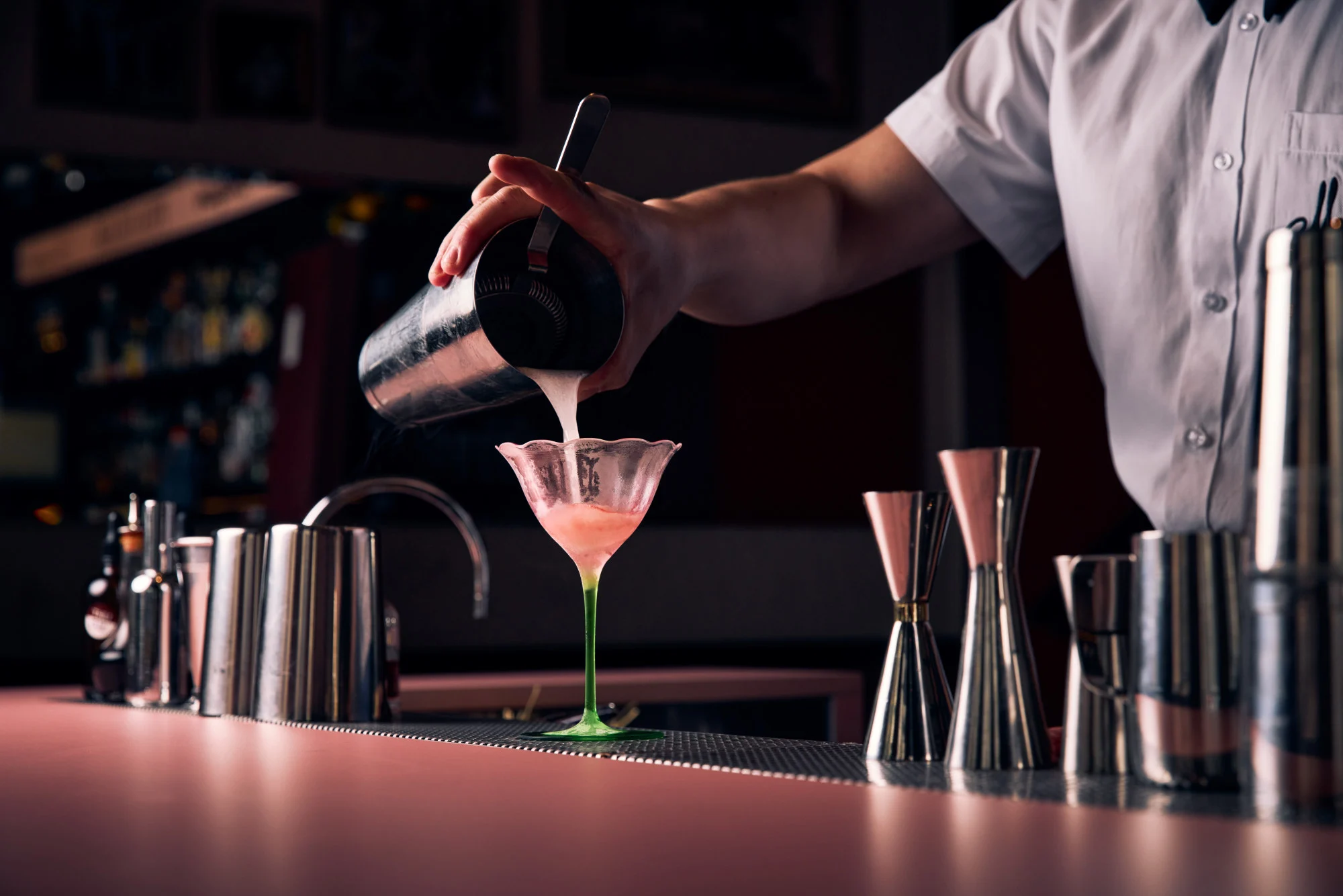 Uống cocktail sau giờ làm đã trở thành văn hóa đại chúng 